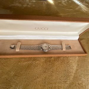Gucci link watch. Authentic